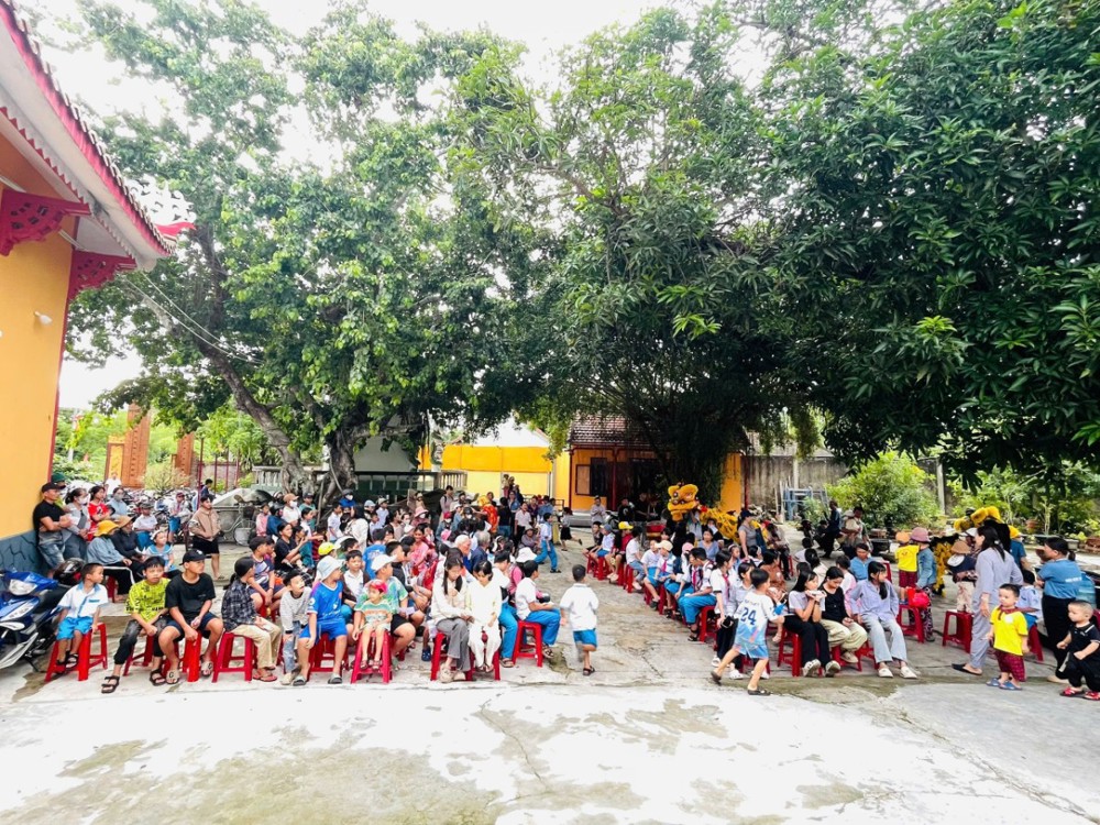 Đà Nẵng: Chùa Ngọc Sơn Trao tặng 350 suất quà Trung Thu cho các cháu thiếu nhi tại địa phương