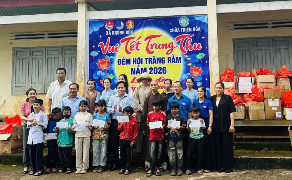 Đắk Lắk: Chùa Thiện Hòa trao 200 phần quà Trung thu đến học sinh vùng sâu