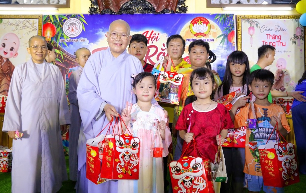 TP.HCM: Tịnh thất Pháp Thuỷ tổ chức Đêm hội Trung thu “Vầng trăng yêu thương” cho gần 400 em thiếu nhi
