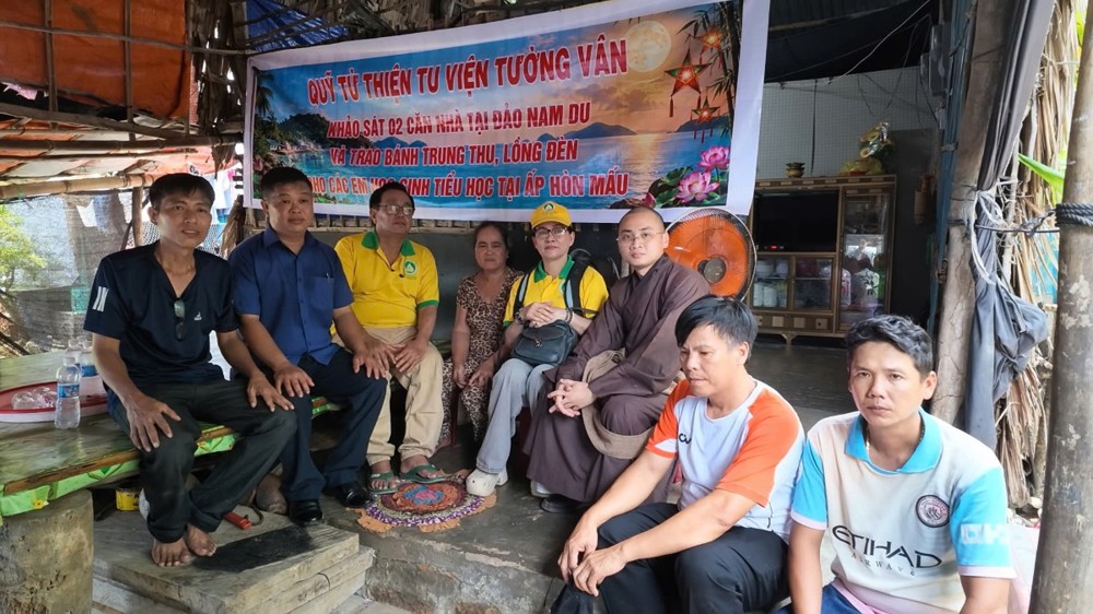 An Giang: Đoàn Quỹ từ thiện Tu viện Tường Vân khảo sát xây dựng nhà tình thương và trao quà Trung Thu tại Đặc khu Kiên Hải