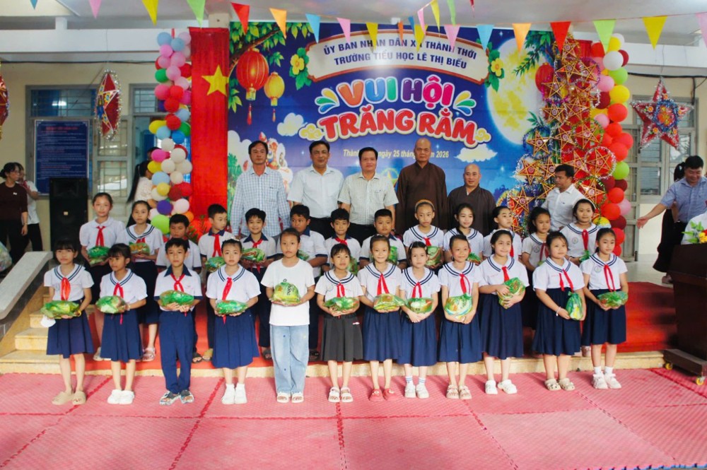 Vĩnh Long: Đại đức Thích Trí Thuận tham dự Chương trình “Vui Hội Trăng Rằm” năm 2026
