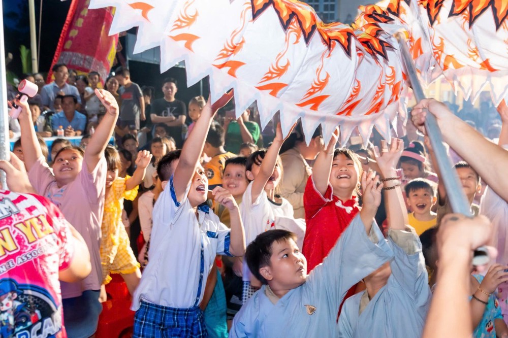 Vĩnh Long: Chùa Hưng Huệ rộn ràng đêm hội “Trung thu bên cửa thiền”