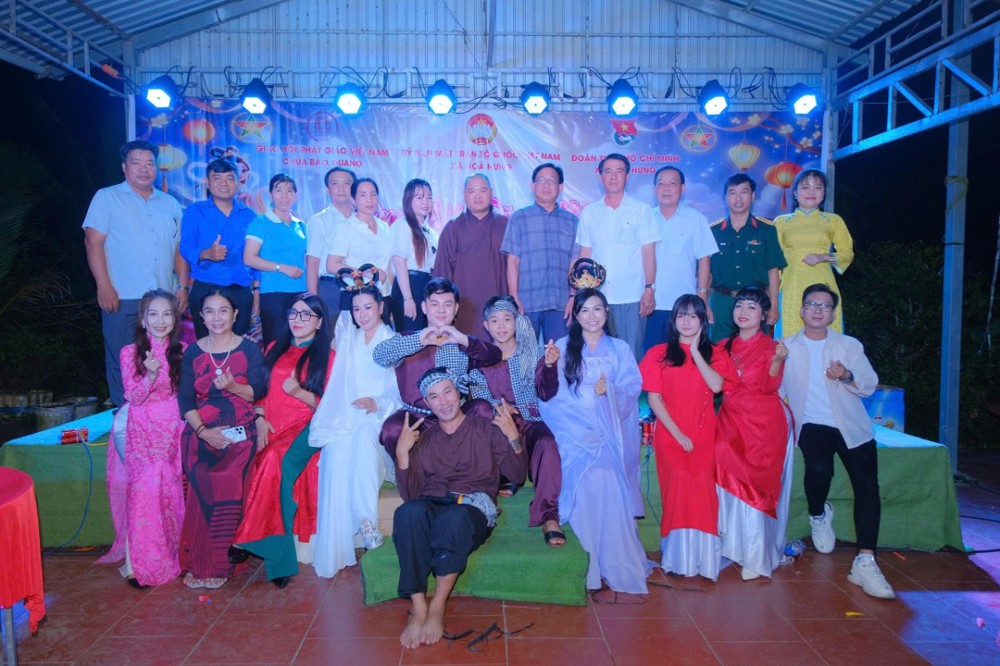 An Giang: 500 em thiếu nhi dự “Đêm hội trăng rằm” tại chùa Bảo Quang