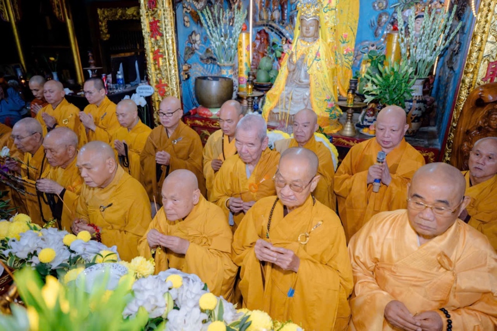 Trung ương Giáo hội viếng tang Trưởng lão Hòa thượng Thích Huệ Thông