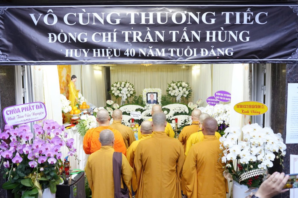 Chư Tôn đức Văn phòng 2 Trung ương Giáo hội viếng tang nguyên Phó Trưởng ban Tôn giáo Chính phủ Trần Tấn Hùng 