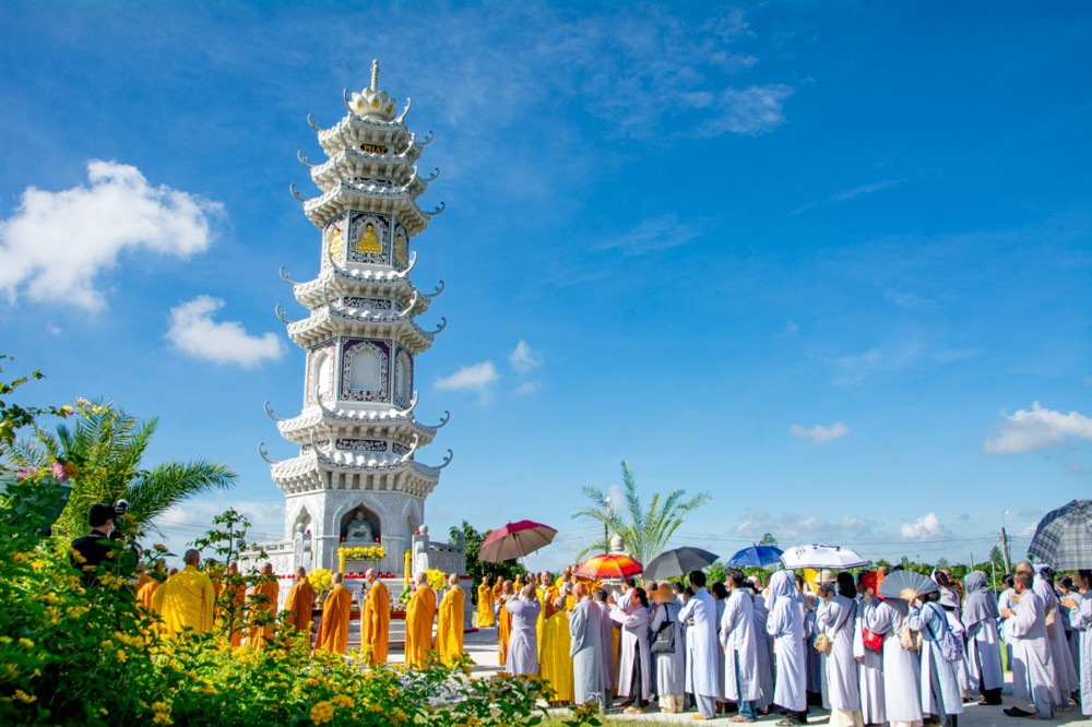 Đồng Tháp: Trang nghiêm Ngày Về nguồn truyền thống Tông môn Vạn Đức tại quê hương Đại lão Hòa thượng Thích Trí Tịnh