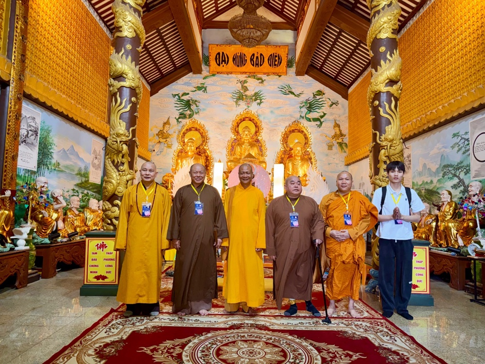 Phái Đoàn Trung Ương GHPGVN Chiêm Bái Các Thánh Tích Tâm Linh Và Thăm Tự Viện Việt Nam Tại Thủ Đô Viêng Chăn (Lào)