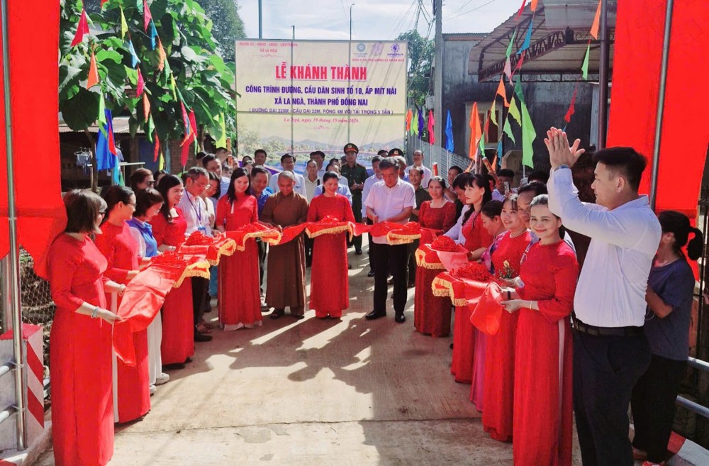 Đồng Nai: Chùa Bảo Tịnh và Cộng đồng Mandala Care trao tặng cầu dân sinh đến bà con xã La Ngà