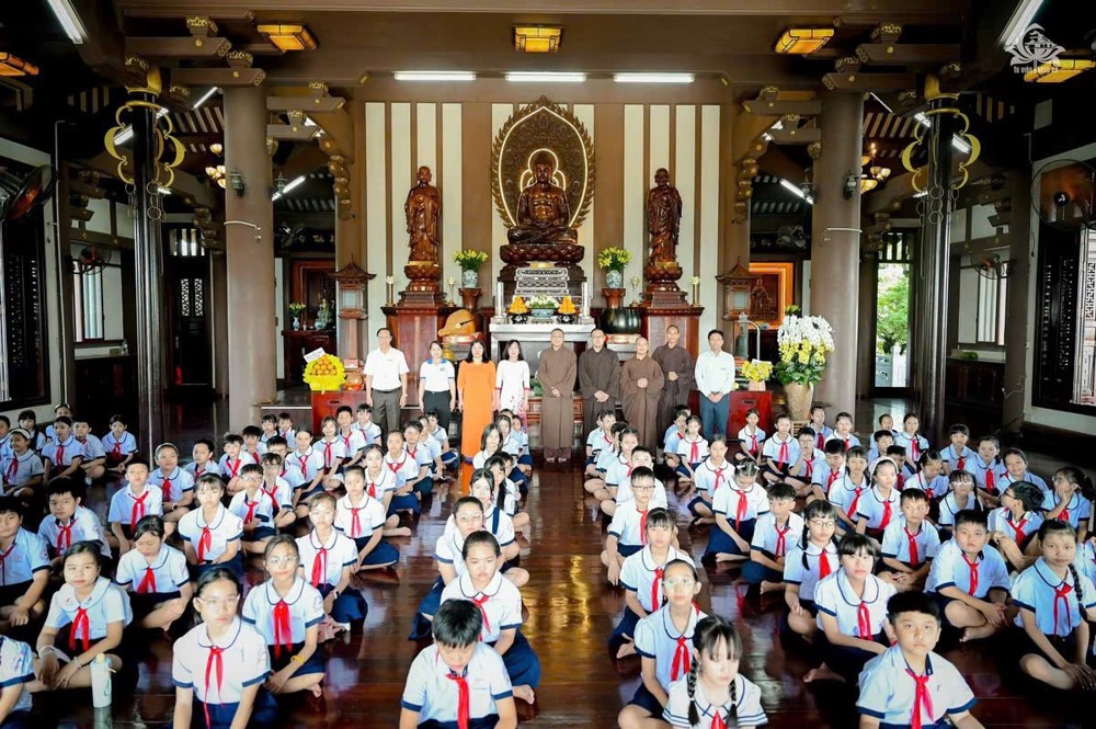 TP.HCM: Trường Tiểu học Võ Thị Thừa tổ chức ngoại khóa tìm hiểu di tích lịch sử – văn hóa tại Tu viện Khánh An