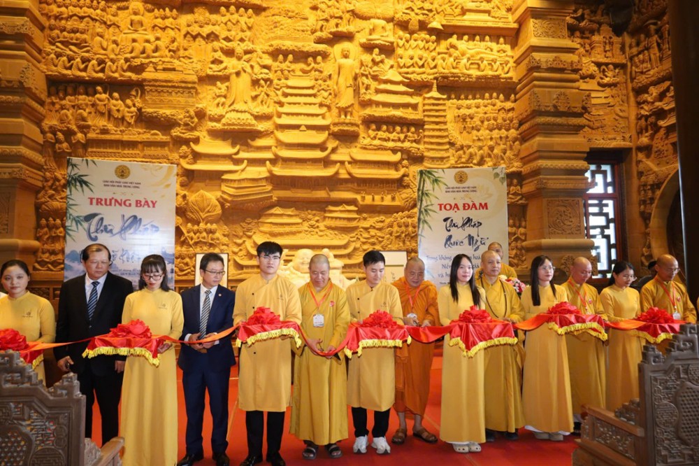 Ninh Bình: Ban Văn hóa Trung ương khai mạc triển lãm, thiền trà và thư pháp tiếng Việt
