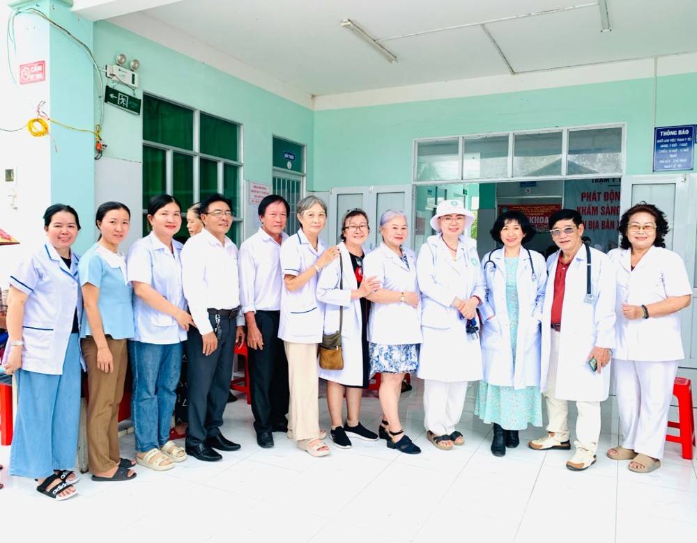 Cà Mau: Ban Từ thiện Xã hội Trung ương khám bệnh, cấp thuốc và trao quà đến người dân khó khăn