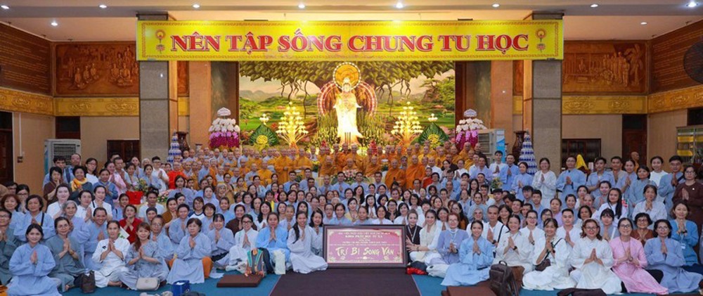TP.HCM: Khoa Phật học từ xa đảnh lễ các bậc Trưởng lão Hòa Thượng Cao tăng GHPGVN tại Pháp viện Minh Đăng Quang