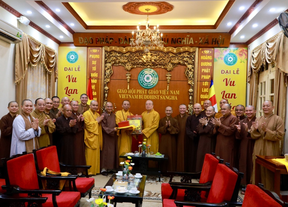 Hà Nội:  Phân ban PTDT TƯ đến thăm, tri ân lãnh đạo chư tôn đức lãnh đạo TƯ GHPGVN tại chùa Quán Sứ