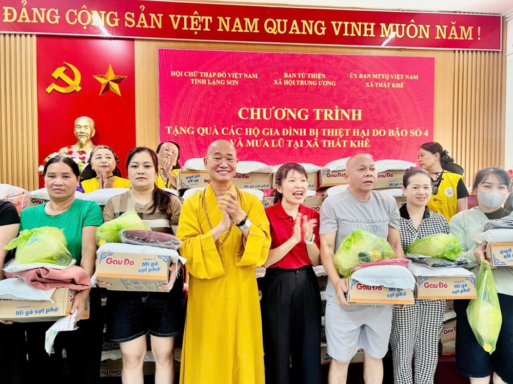Lạng Sơn: Trao 200 phần quà hỗ trợ người dân bị ảnh hưởng bởi bão số 4
