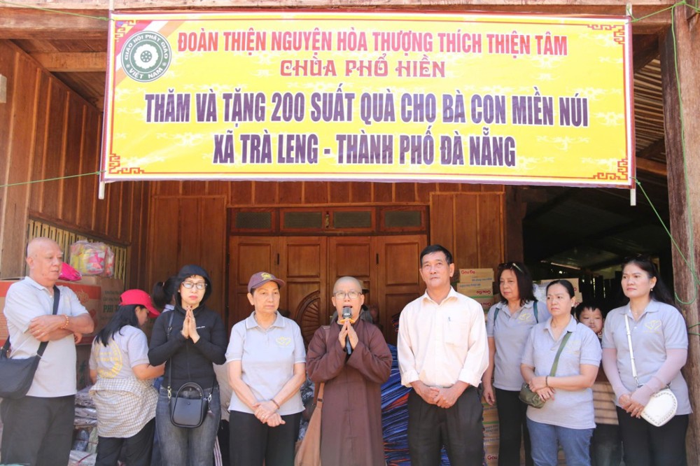 Đà Nẵng: 200 phần quà trao tặng bà con dân tộc thiểu số xã Trà Leng