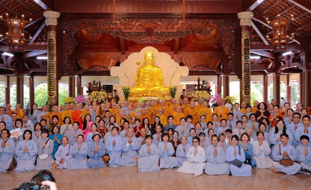 Khoa Phật học từ xa - Học viện Phật giáo Việt Nam tại TP.HCM thăm, đảnh lễ chư Tôn đức giáo phẩm