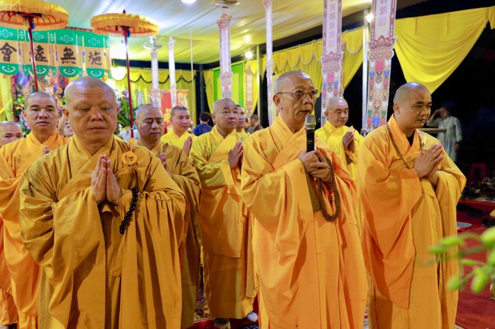 Phái Đoàn Phân Ban Phật Tử Dân Tộc Trung Ương Dâng Hương Tưởng Niệm Tại Chùa Kỳ Viên Khánh Phú