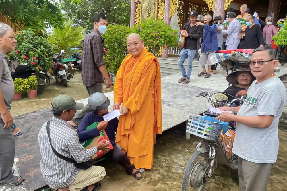 Đồng Tháp: Tịnh xá Ngọc Nguyên trao 500 phần quà yêu thương đến bà con khiếm thị, người khuyết tật và trẻ em mồ côi