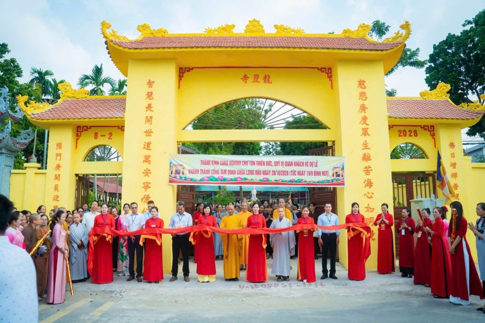 Phú Thọ: Chùa Long Đậu cắt băng khánh thành cổng Tam quan và an vị tôn tượng Bồ tát Quán Thế Âm