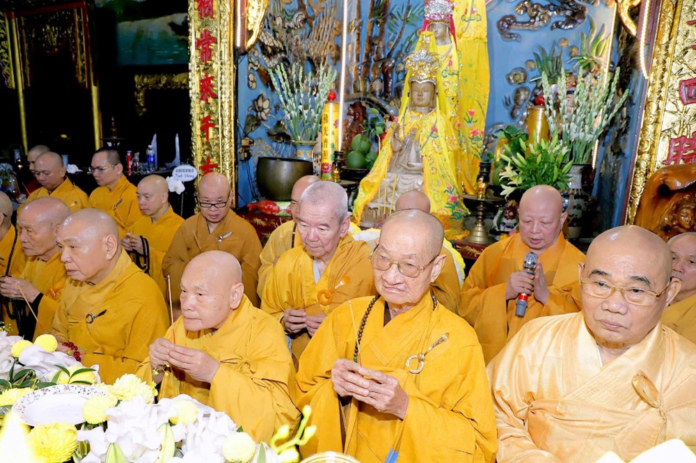 TP.HCM: Trung ương Giáo hội viếng tang Trưởng lão Hòa thượng Thích Huệ Thông