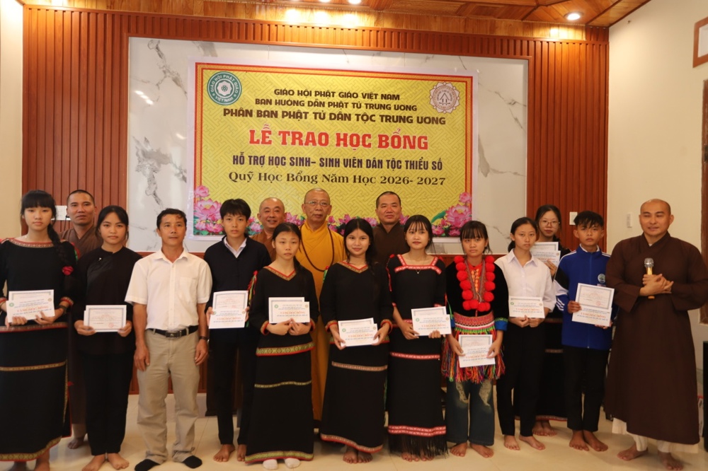 Đắk Lắk: Phân ban Phật tử Dân tộc Trung ương trao học bổng cho học sinh dân tộc thiểu số năm học 2026 - 2027