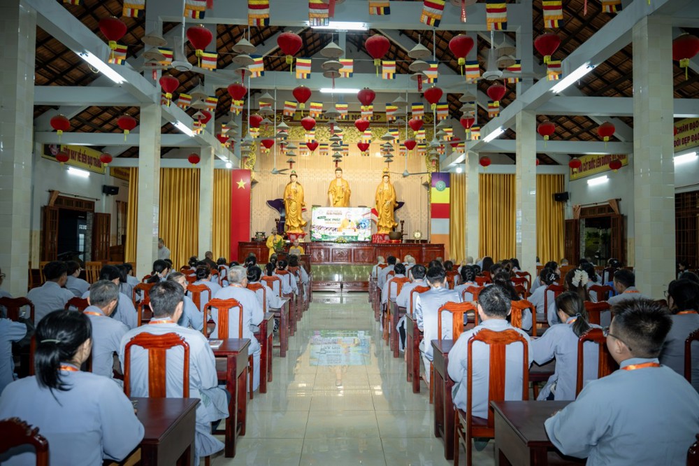 Tây Ninh: Lớp Giáo lý Phật học Minh Phương học Phật trong thời đại số