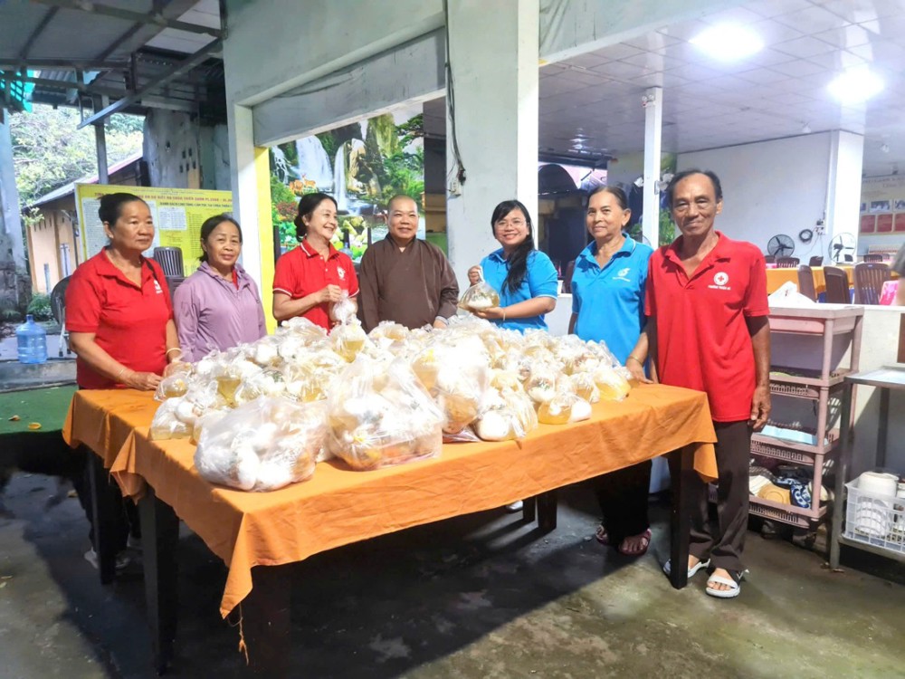 TP.HCM: “Bữa Sáng Nghĩa Tình” trao 1.000 suất ăn đến người dân khó khăn
