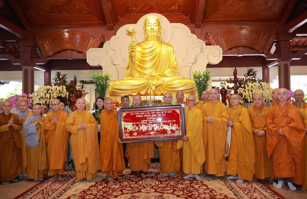 Khoa Phật học từ xa: Hành trình học pháp, đảnh lễ các bậc Tôn túc tại Tổ đình Thiền viện Thường Chiếu và Thiền viện Linh Chiếu