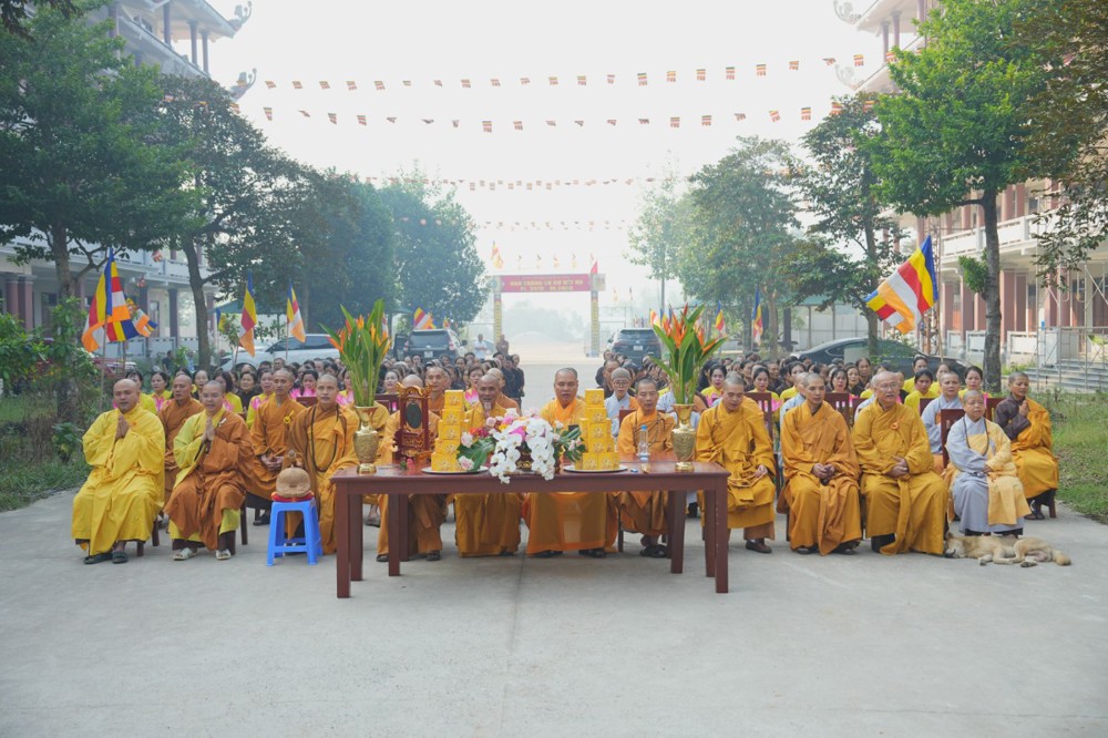 Phú Thọ: Trang nghiêm lễ gia trì, thỉnh diện tượng Đức Bản Sư Thích Ca Mâu Ni tại Trung tâm Phật giáo tỉnh