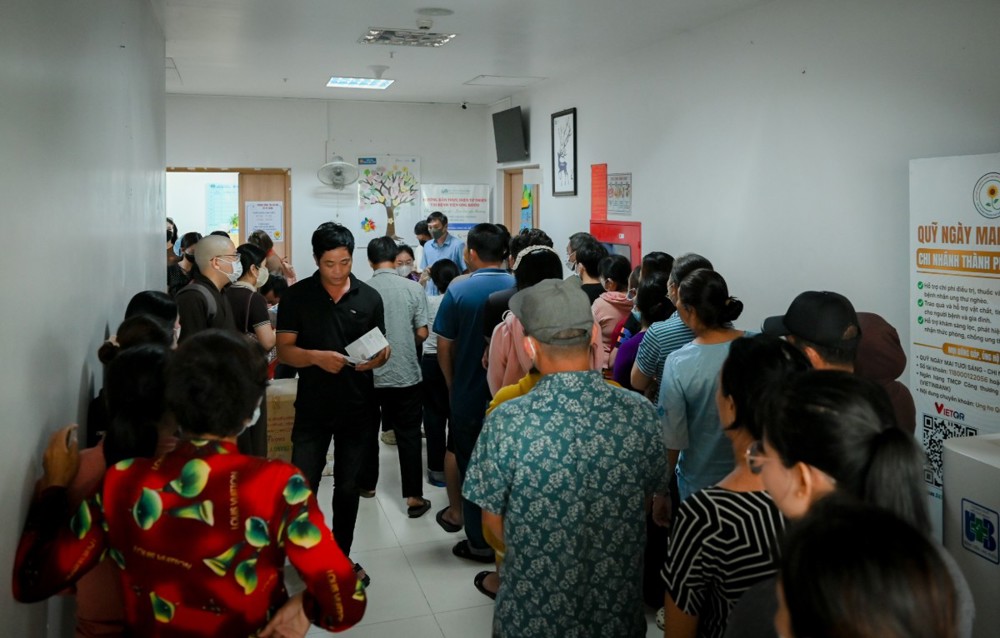 TP.HCM: Tu viện Khánh An tặng 600 phần quà với trị giá 300 triệu đồng tại Bệnh viện Ung Bứu (cơ sở 2)