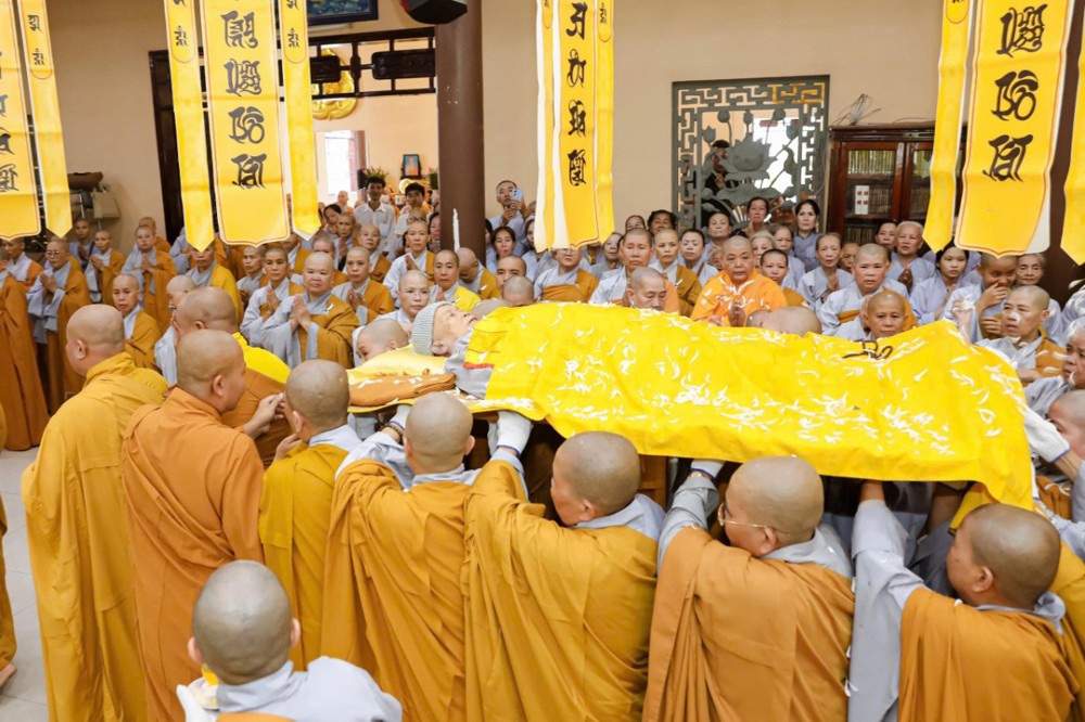 Đồng Tháp: Trang nghiêm Lễ Nhập kim quan Ni trưởng Thích Nữ Như Nhẫn