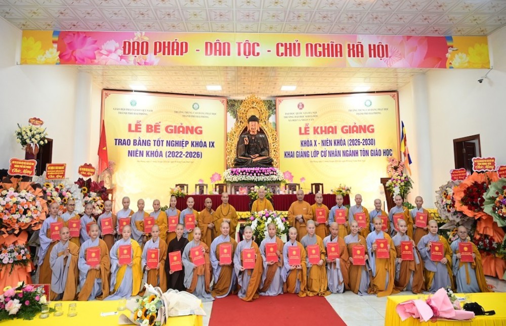 Hải Phòng: Trường Trung cao đẳng Phật học trao bằng tốt nghiệp khoá IX và khai giảng khoá X