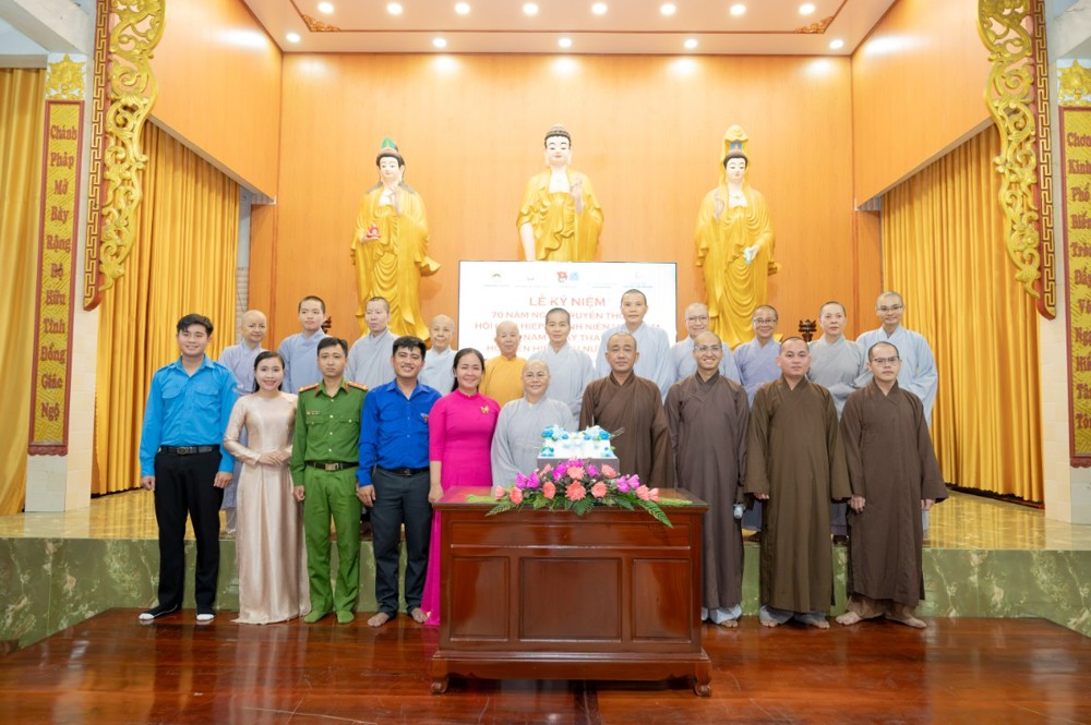 Tây Ninh: Chùa Linh Nguyên phối hợp Đoàn Thanh niên - Hội LHTN Việt Nam xã Đức Hòa tổ chức Lễ kỷ niệm 70 năm ngày truyền thống Hội LHTN Việt Nam và 96 năm ngày thành lập Hội LHPN Việt Nam
