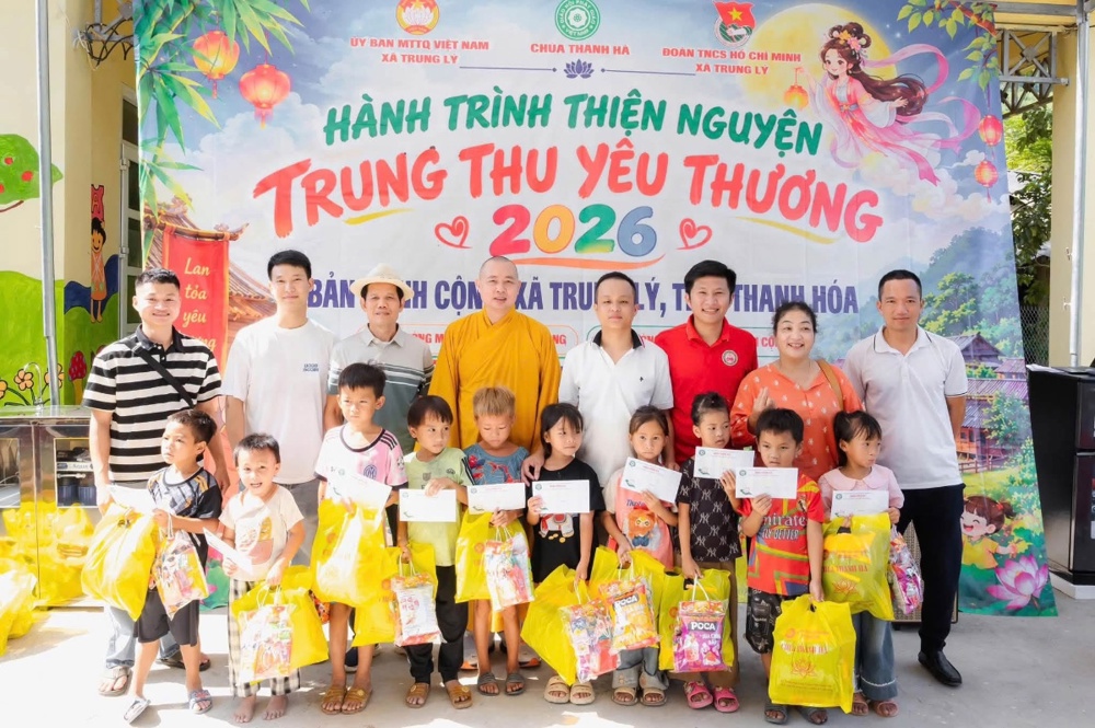 Thanh Hóa: Tổ đình Thanh Hà và chùa Hồng Ân tổ chức Trung thu cho học sinh vùng cao tại Bản Cánh Cộng